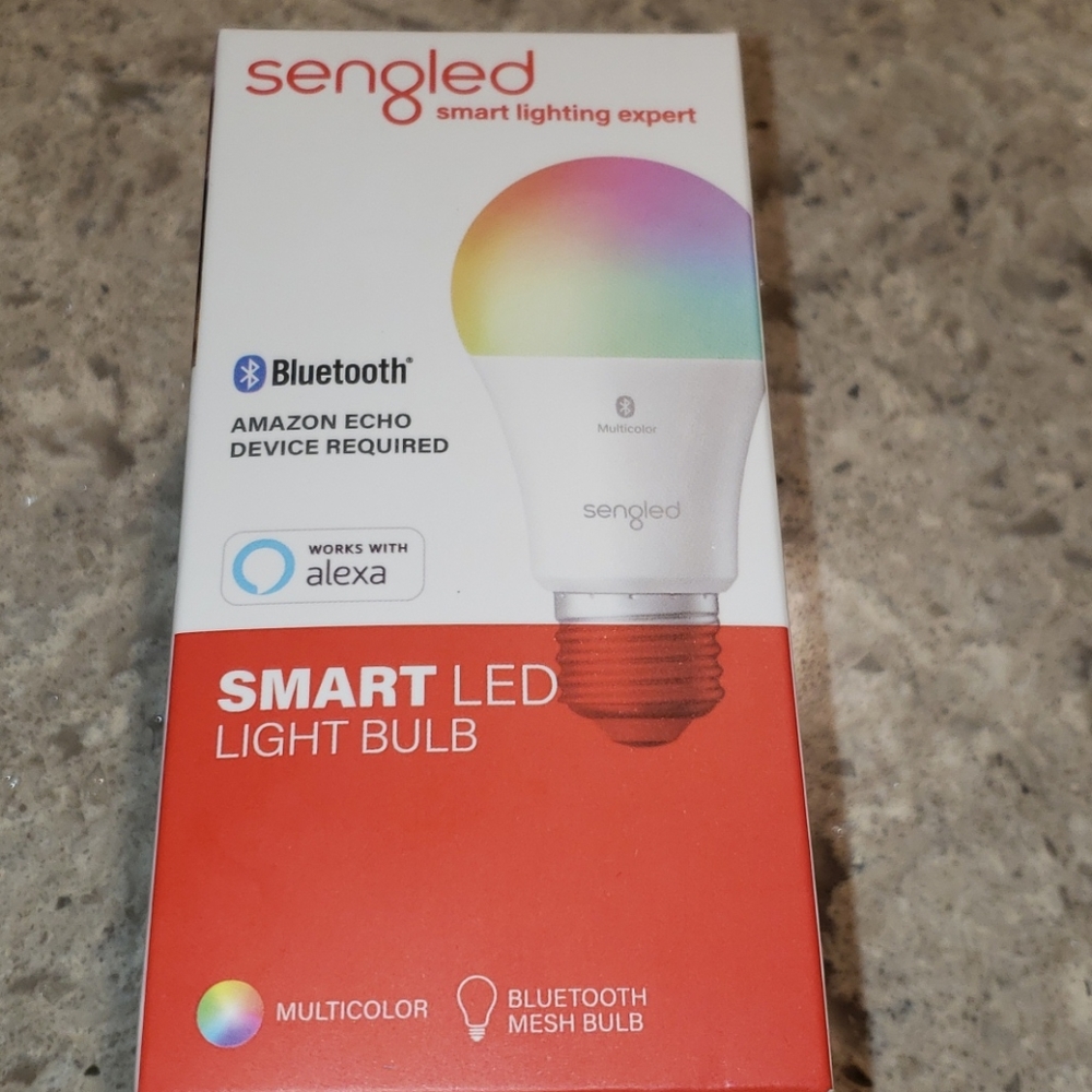 Singled Smart LED light bulb